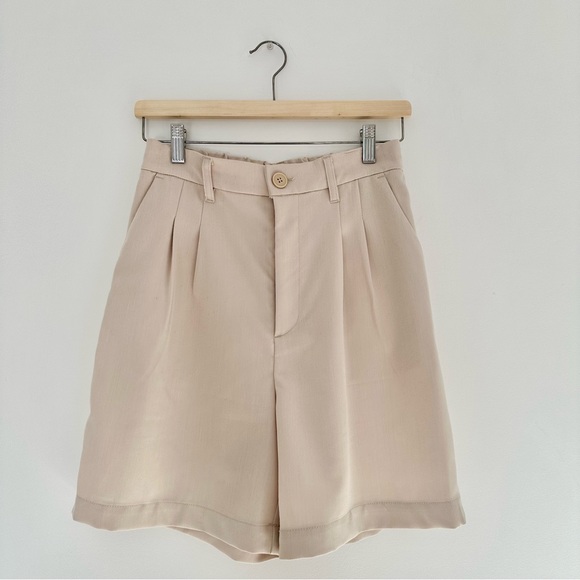 H&M Pants - NWT H&M beige dress shorts
